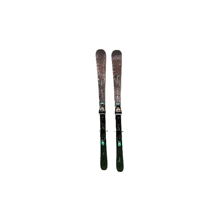 Esquíes Nordica Belle 72 DC para mujer con fijaciones montadas.