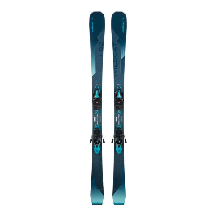 Esquíes Elan Wildcat 82 CX con fijaciones montadas, listos para la nieve.