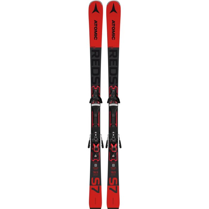 Esquíes Atomic Redster S7 2022 con fijaciones, listos para usar en la nieve.