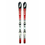 Esquíes Nordica Dobermann Spitfire J infantiles con fijaciones visibles.